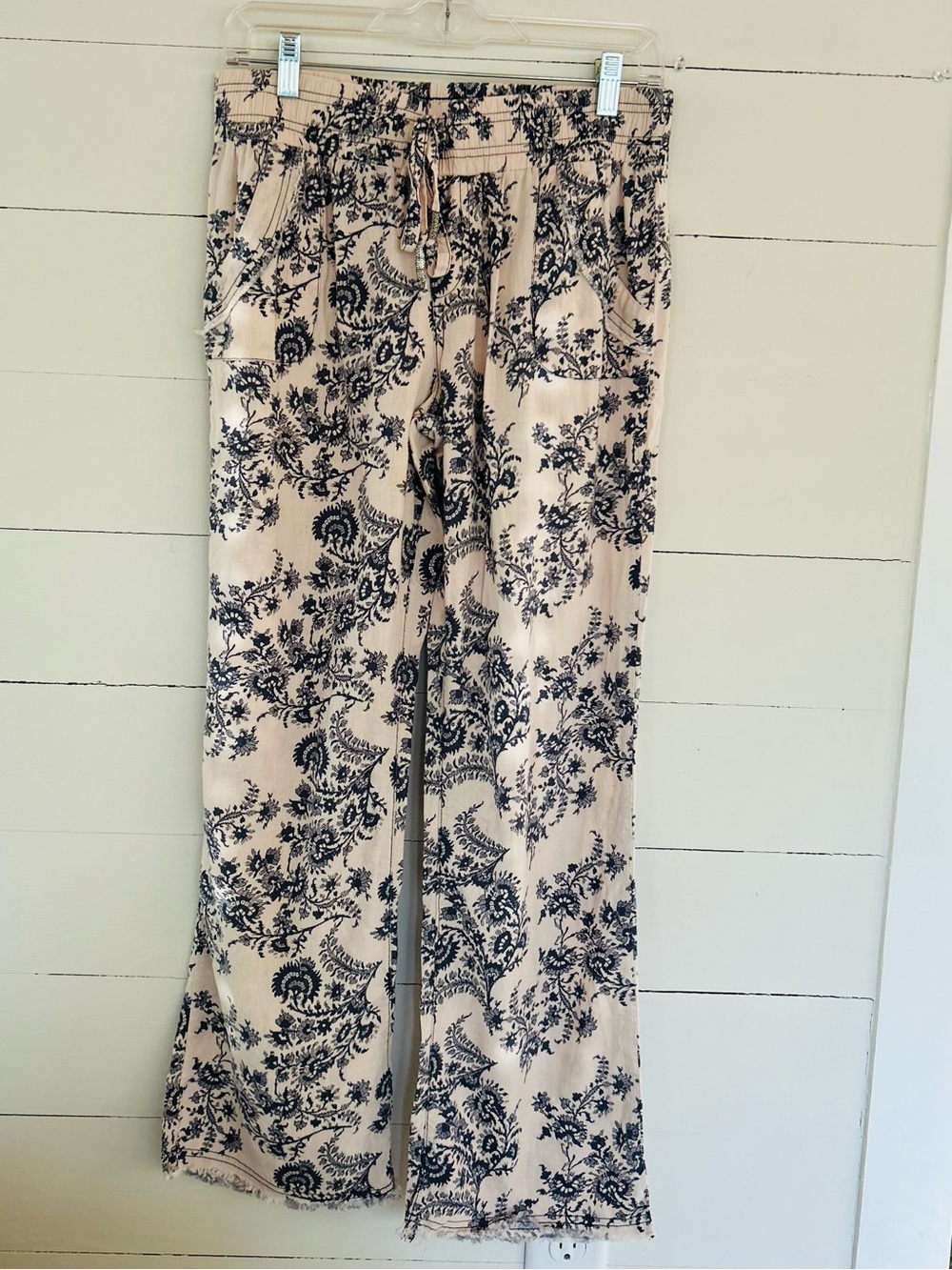 Knox Rose Cream and Navy Toile Print Pants, Size Small